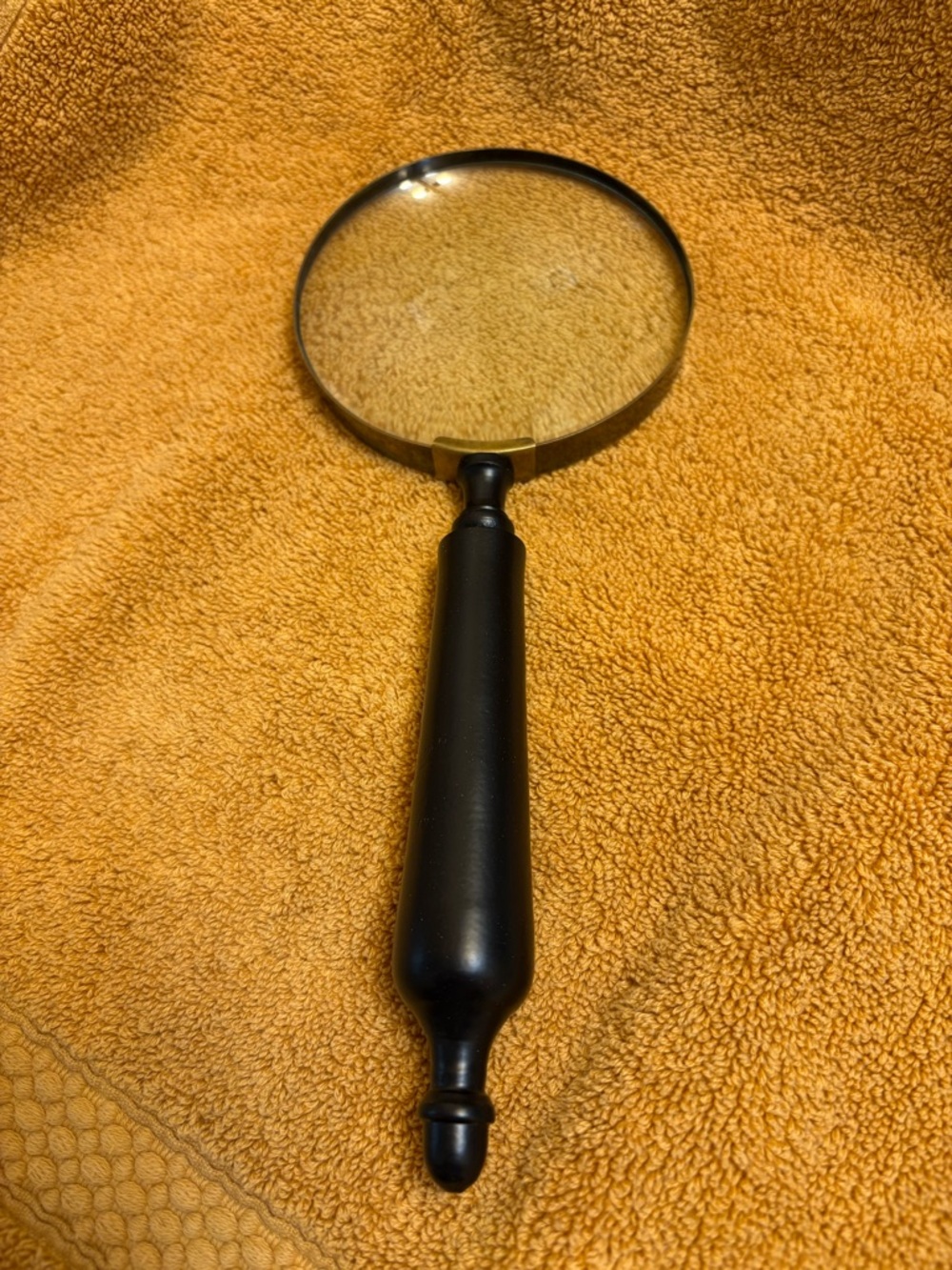 Vintage Style Handheld Magnifying Glass with Elegant Handle